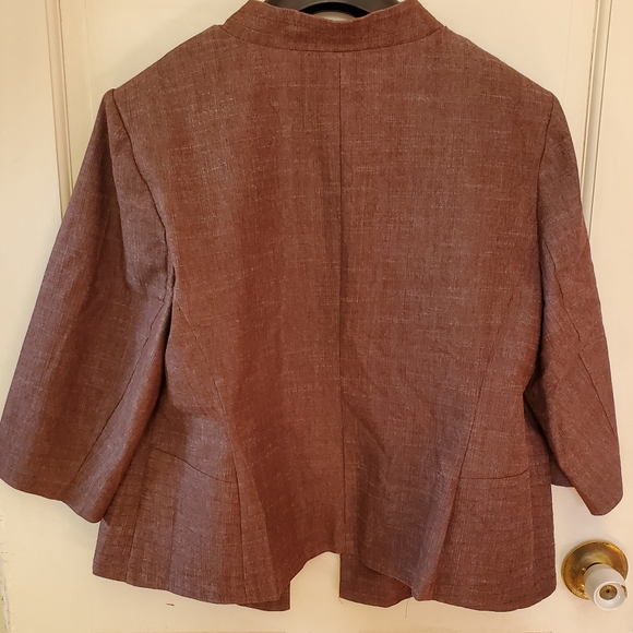 Roz & Ali 3/4 sleeve blazer - Picture 2 of 4